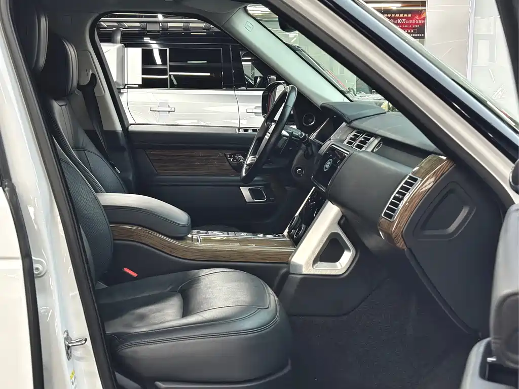 Land Rover Range Rover — миниатюра 4