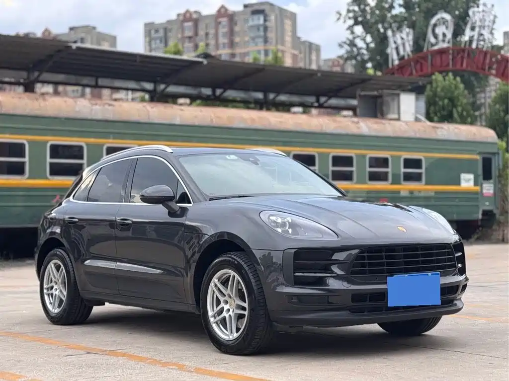 Porsche Macan — миниатюра 3