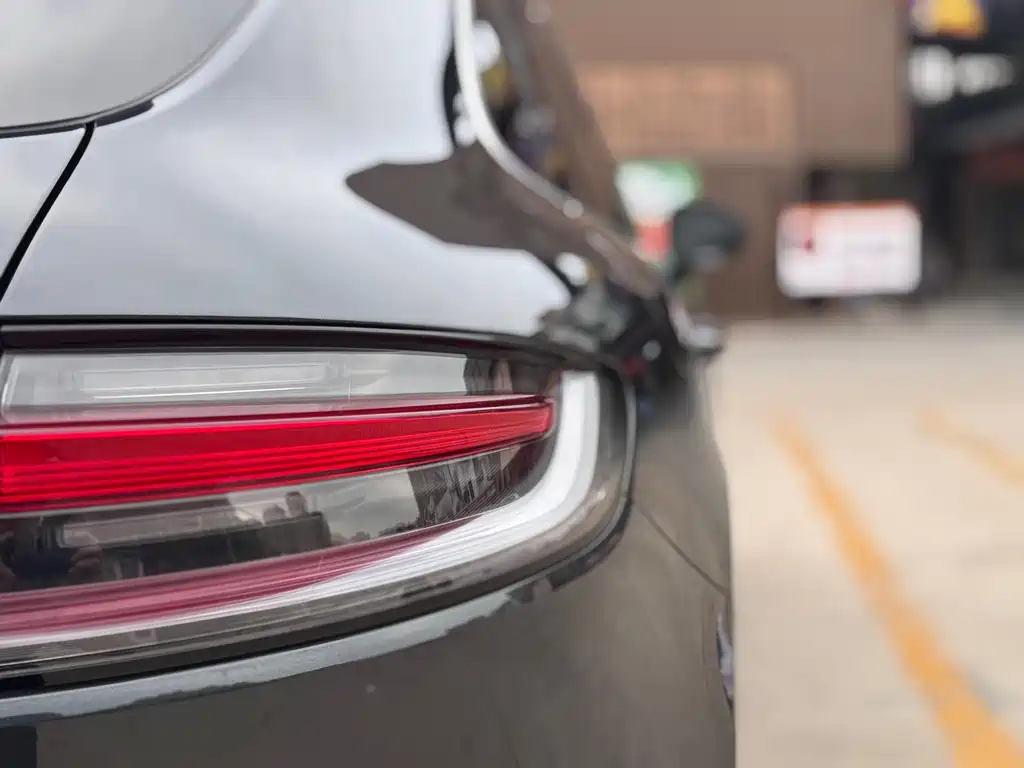 Porsche Macan — миниатюра 12