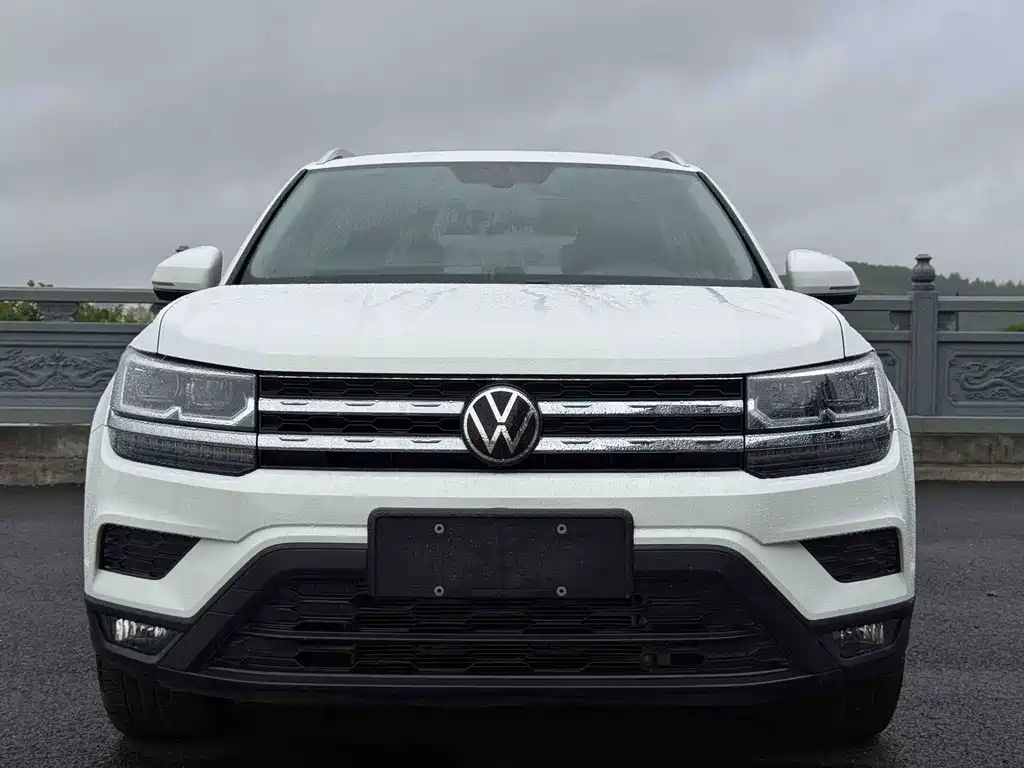 Volkswagen Tharu — миниатюра 2