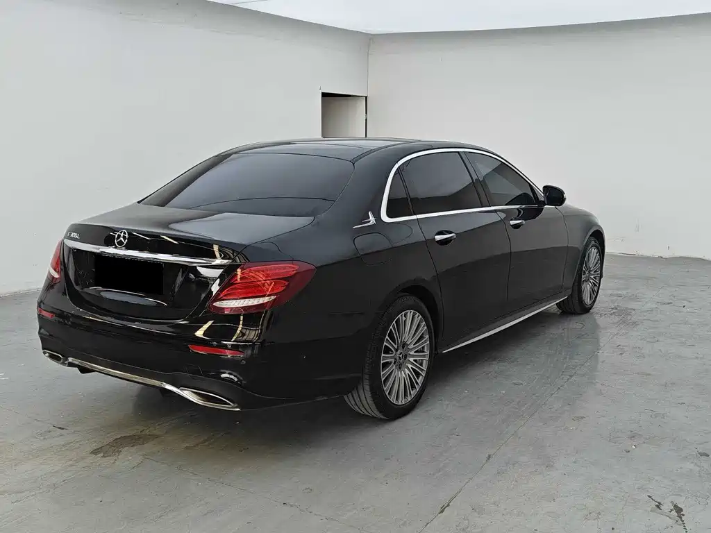 Mercedes-Benz E-Class — миниатюра 7