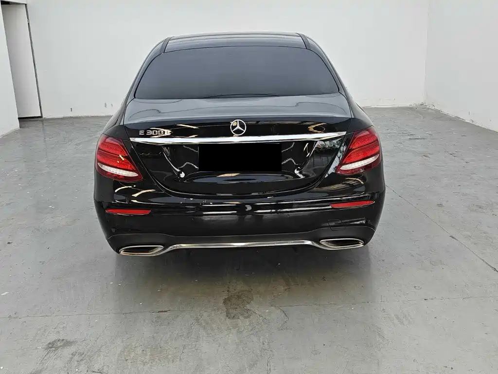 Mercedes-Benz E-Class — миниатюра 8