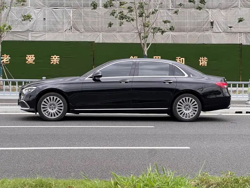 Mercedes-Benz E-Class — миниатюра 3