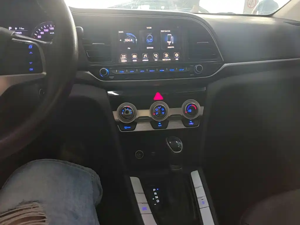Hyundai Elantra — миниатюра 9
