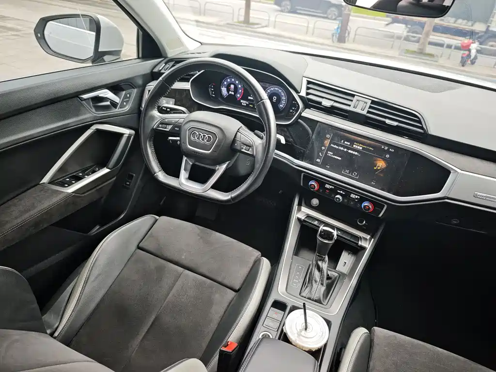 Audi Q3 — миниатюра 12