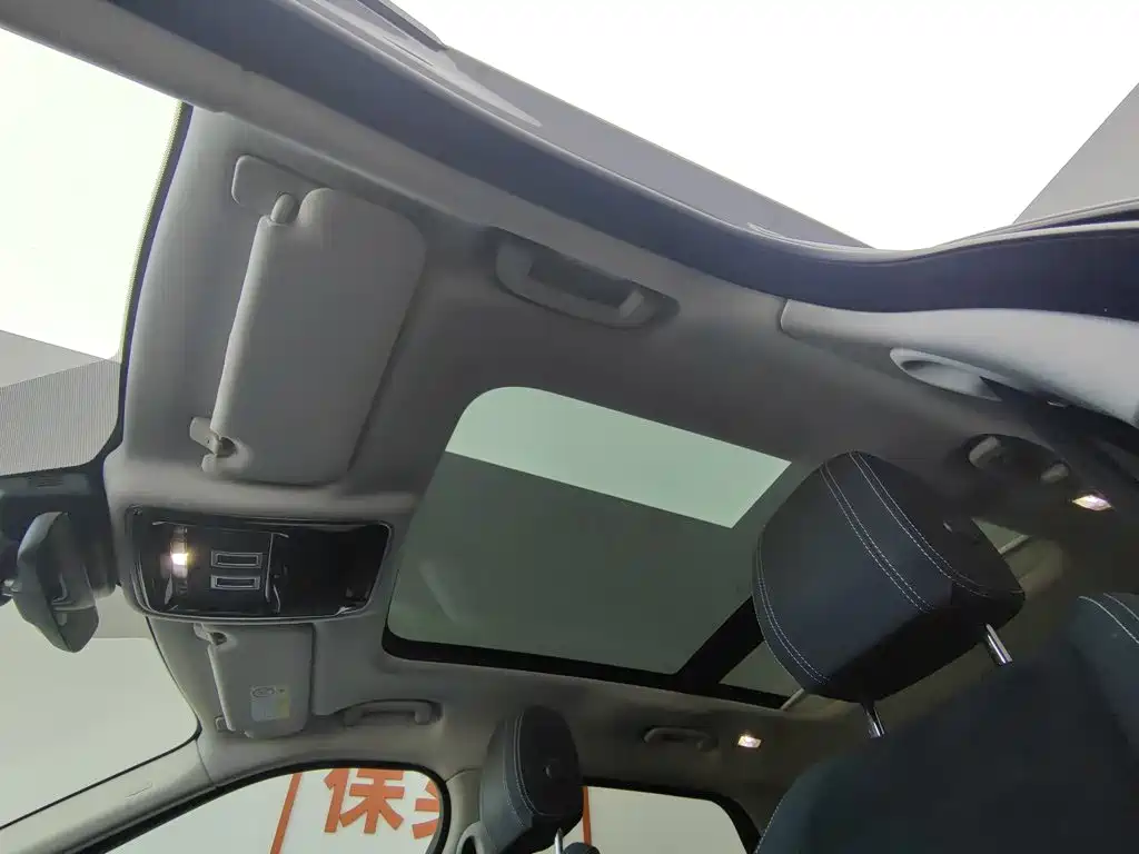 Land Rover Velar — миниатюра 14