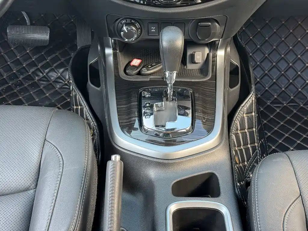 Nissan Terra — миниатюра 5
