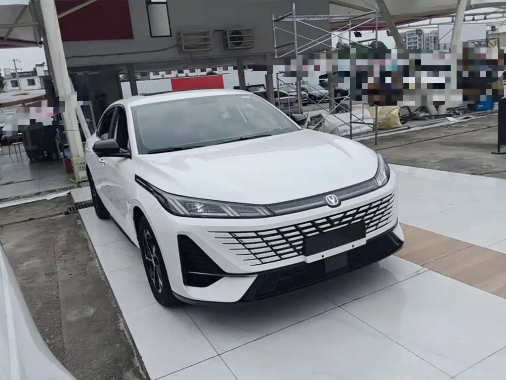 Changan Eado — миниатюра 4
