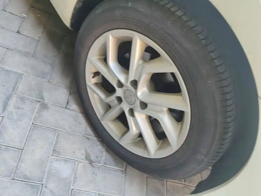 Nissan Tiida — миниатюра 6