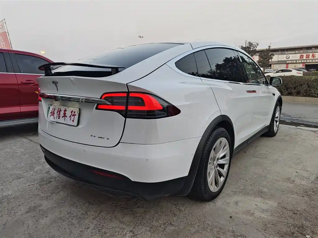TESLA MODEL X