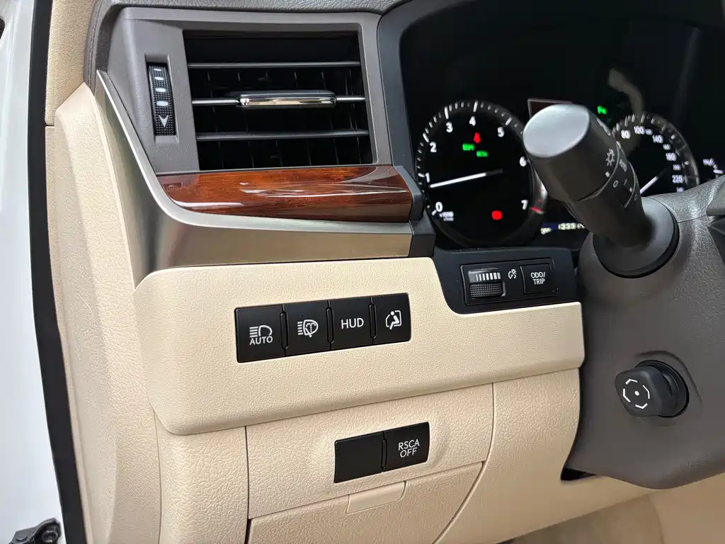 Lexus LX — миниатюра 7