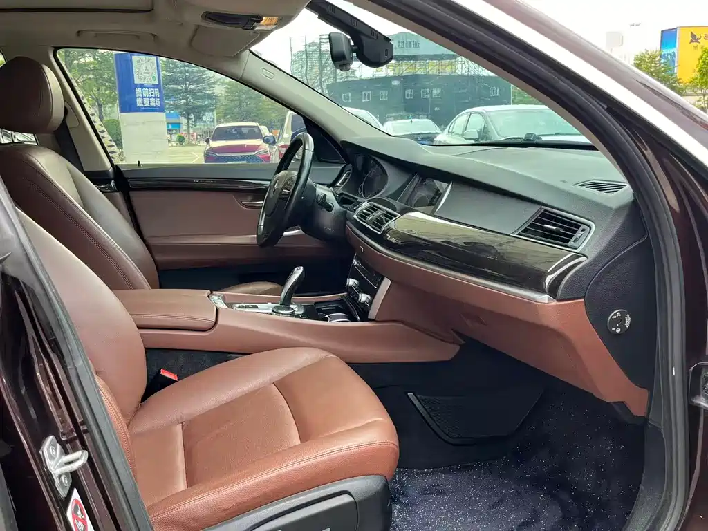 BMW 5 Series GT — миниатюра 15