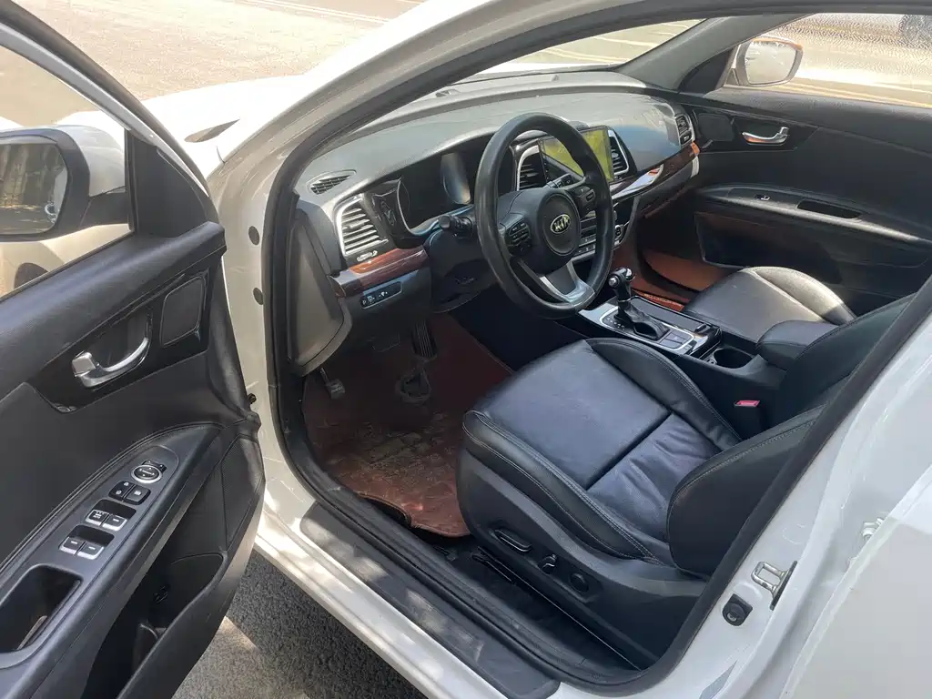 Kia K4 2015 1.8L AT GLS Special