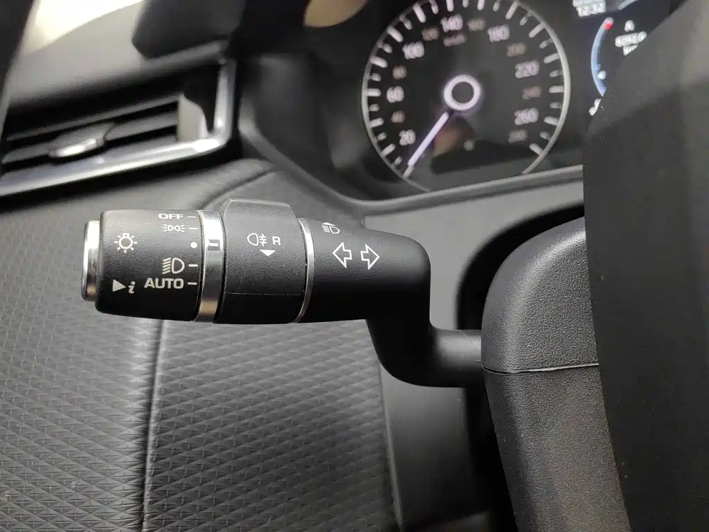 Land Rover Velar — миниатюра 21