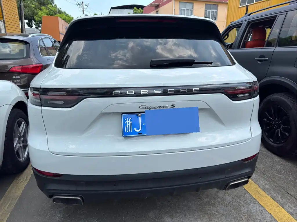 Porsche Cayenne — миниатюра 8