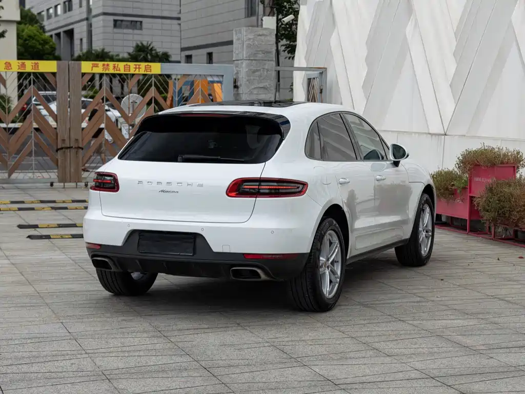 Porsche Macan — миниатюра 6