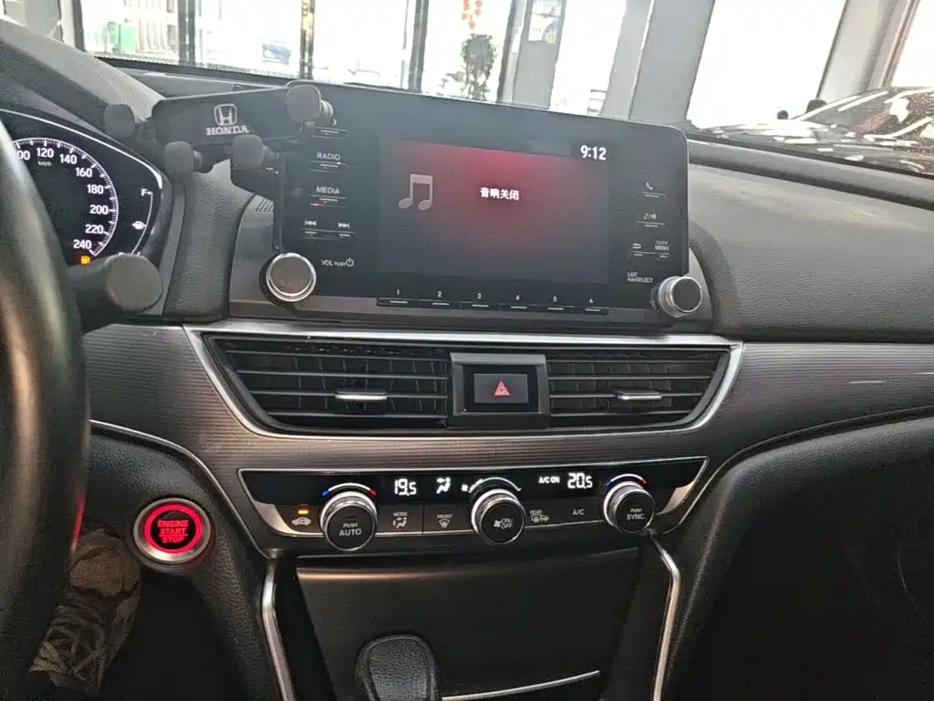 Honda Accord — миниатюра 13