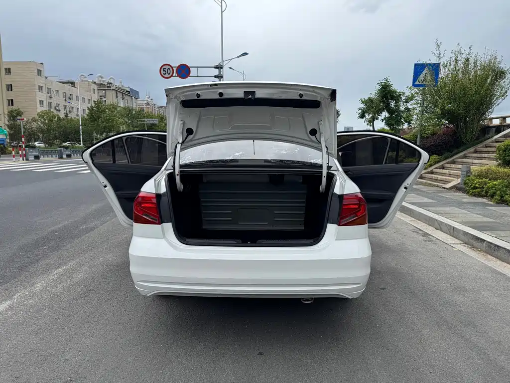 Volkswagen Jetta — миниатюра 13
