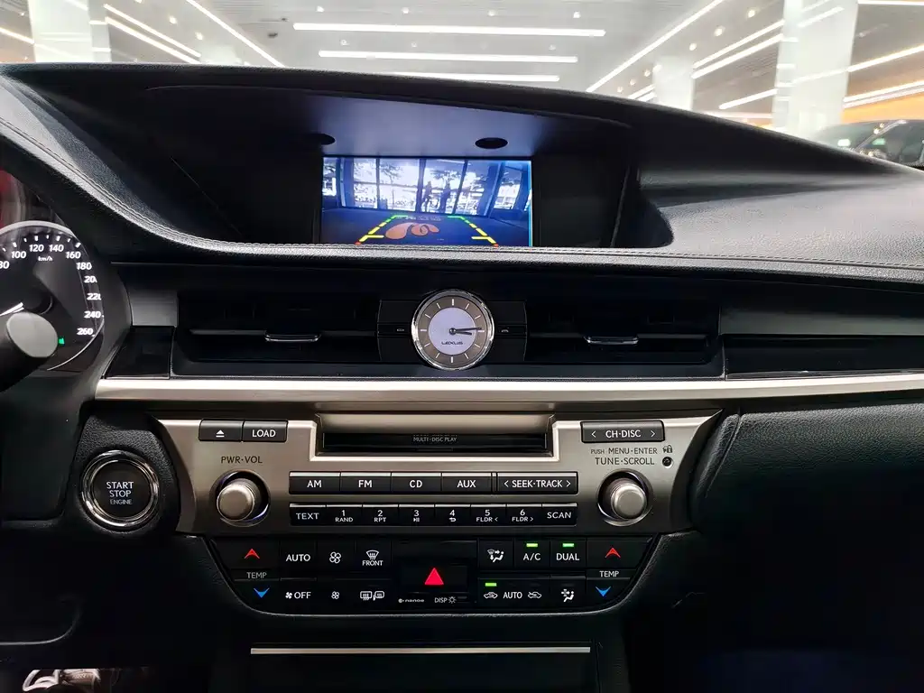 Lexus ES — миниатюра 10
