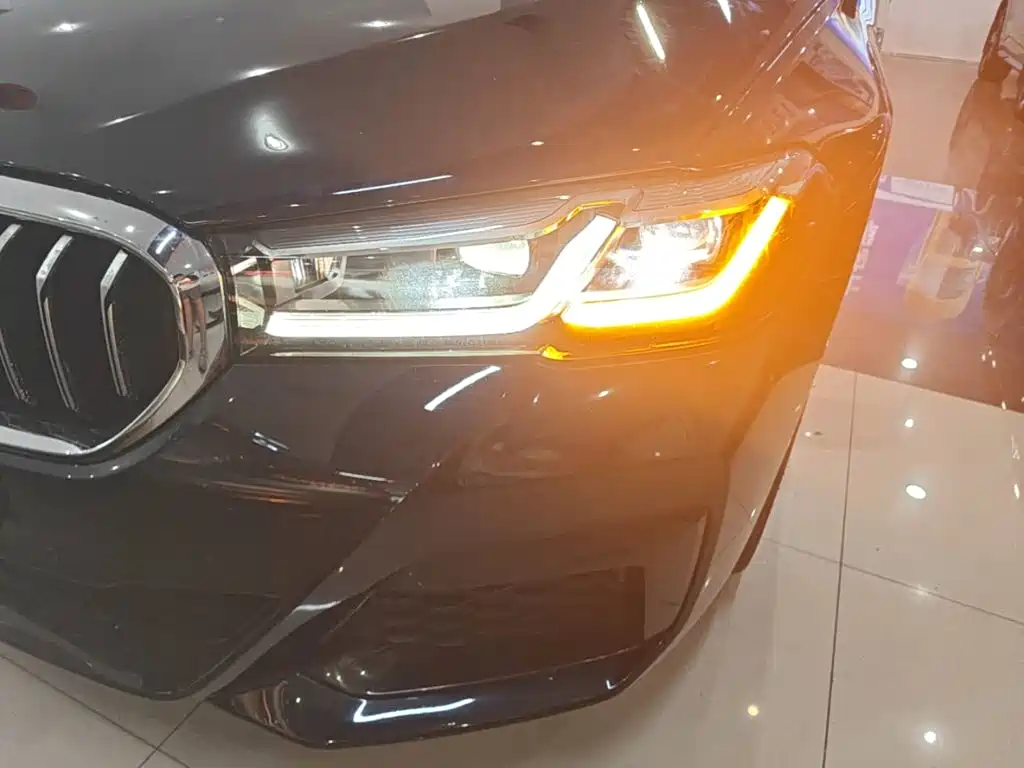 BMW 5 Series — миниатюра 24
