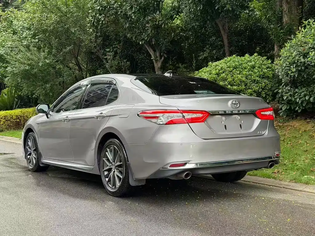 Toyota Camry — миниатюра 3