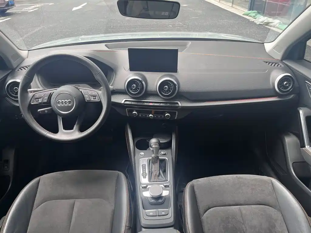 Audi Q2L e-tron — миниатюра 6
