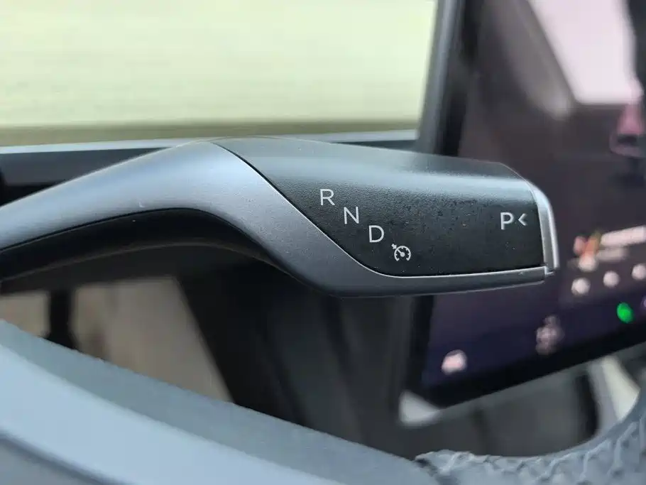 Tesla Model Y — миниатюра 16