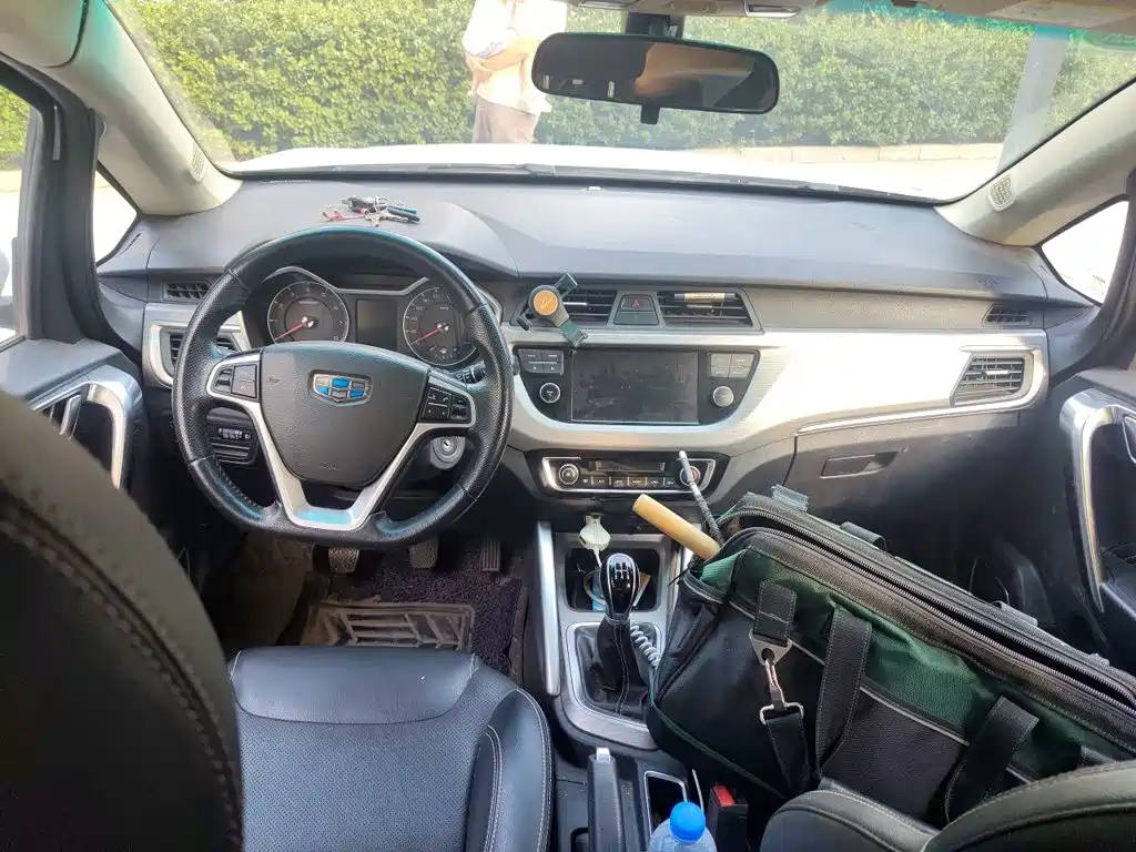 Geely Vision X3 — миниатюра 10