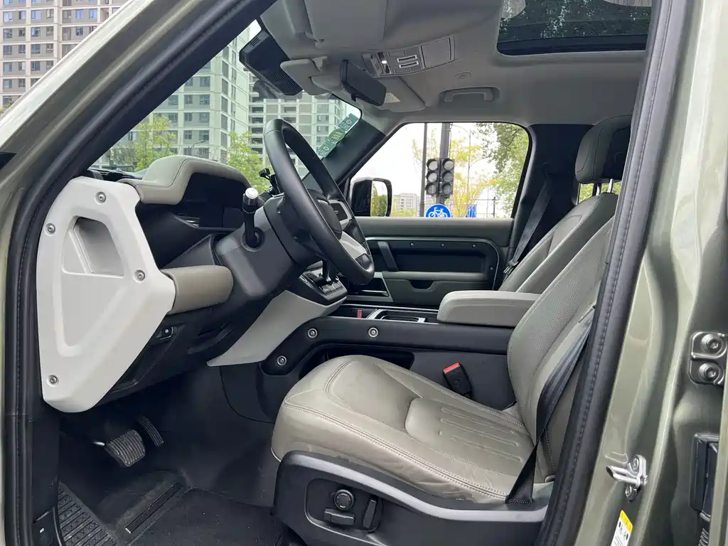 Land Rover Defender — миниатюра 10