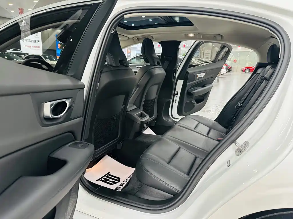Volvo S60 — миниатюра 5
