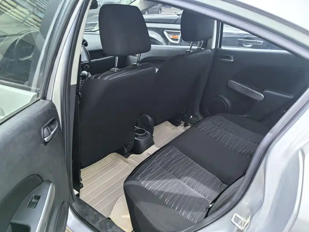 Mazda 2 — миниатюра 4