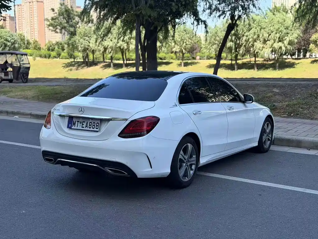 Mercedes-Benz C-Class — миниатюра 7