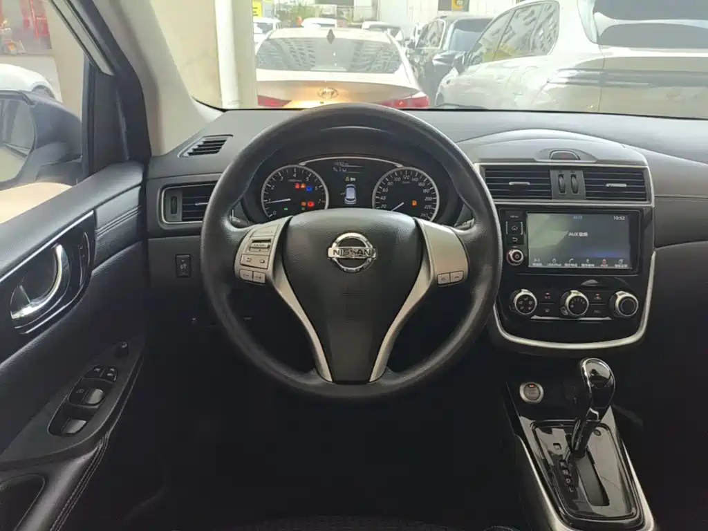 Nissan Tiida — миниатюра 11
