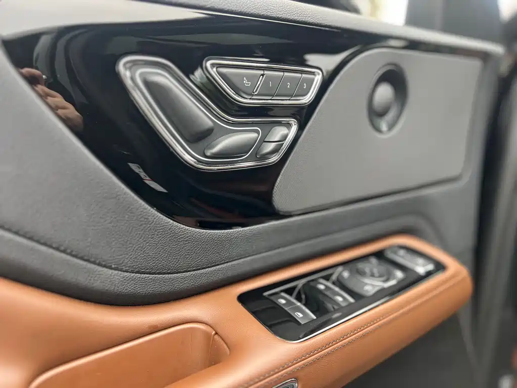 Lincoln Aviator — миниатюра 15