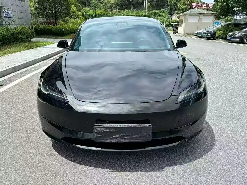Tesla Model 3 — миниатюра 2