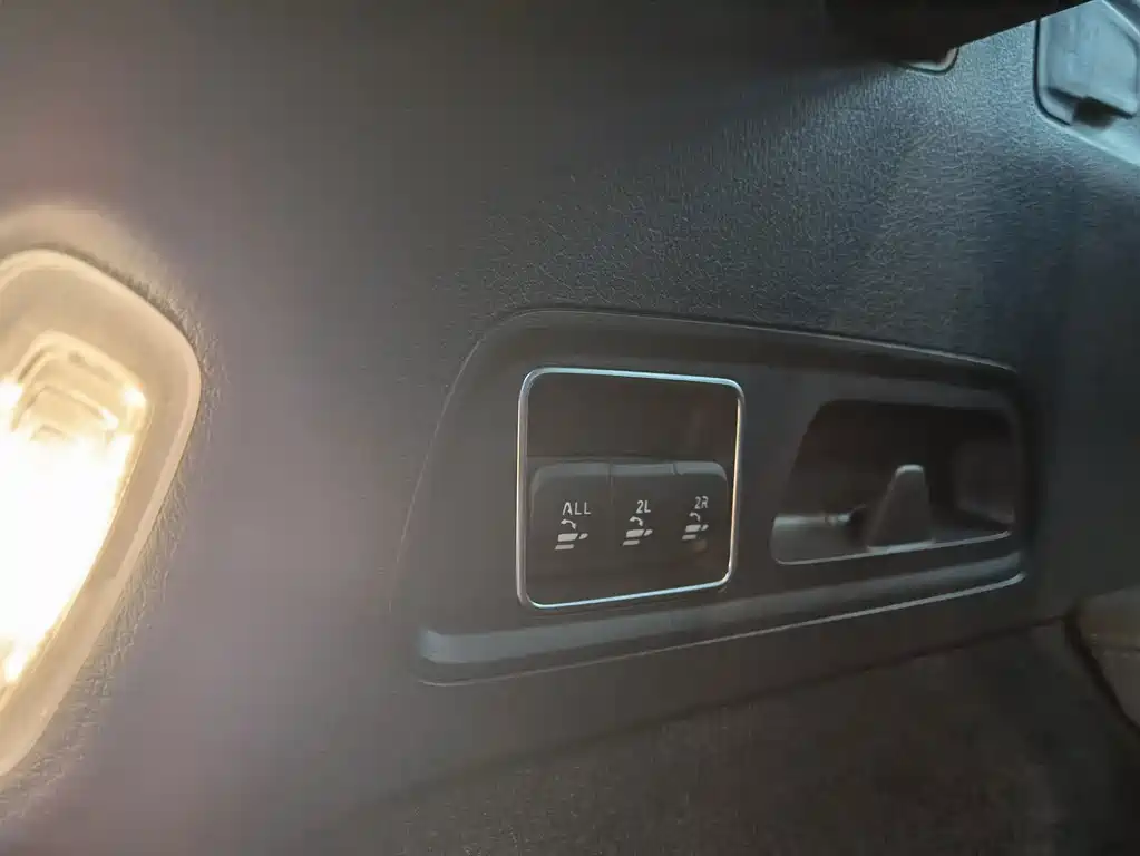 Mercedes-Benz GLS — миниатюра 21