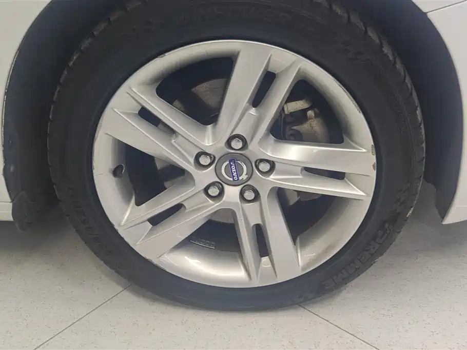 Volvo V60 2015 T5
