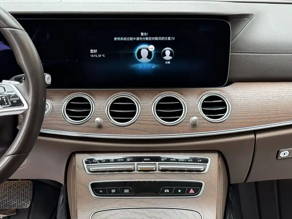 Mercedes-Benz E-Class — миниатюра 13