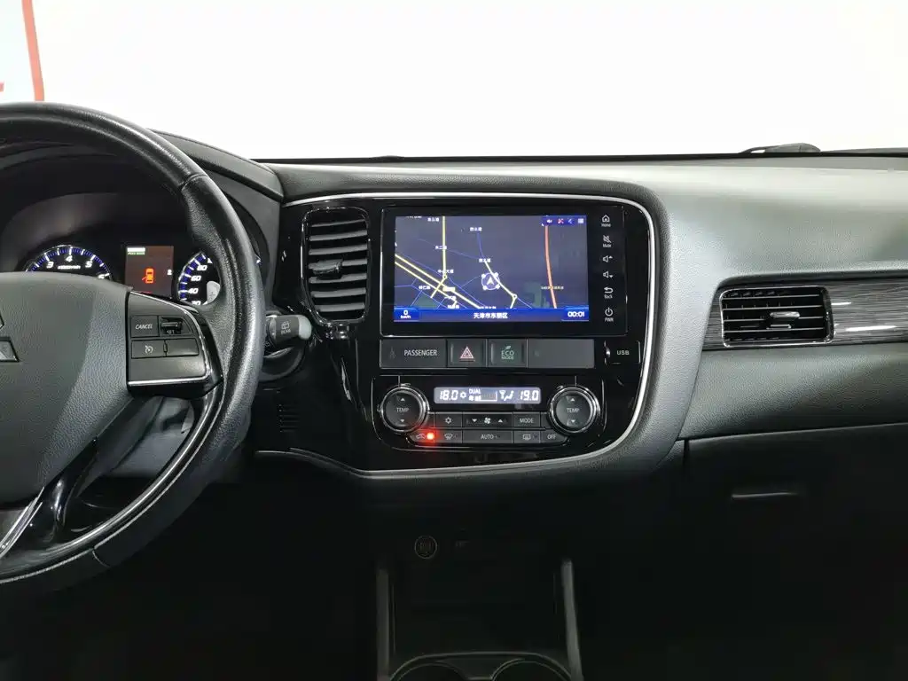Mitsubishi Outlander — миниатюра 12