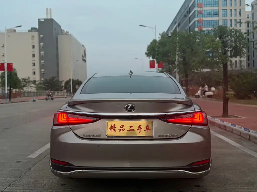 Lexus ES — миниатюра 4
