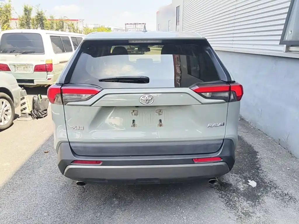 Toyota RAV4 — миниатюра 6