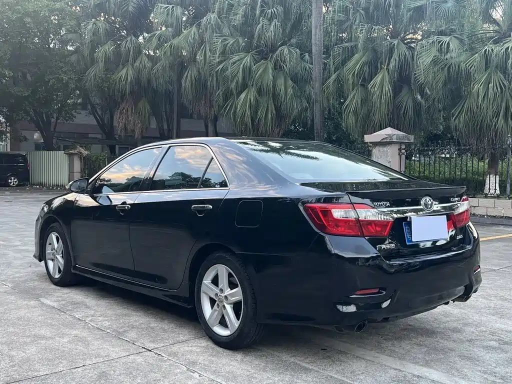Toyota Camry — миниатюра 9