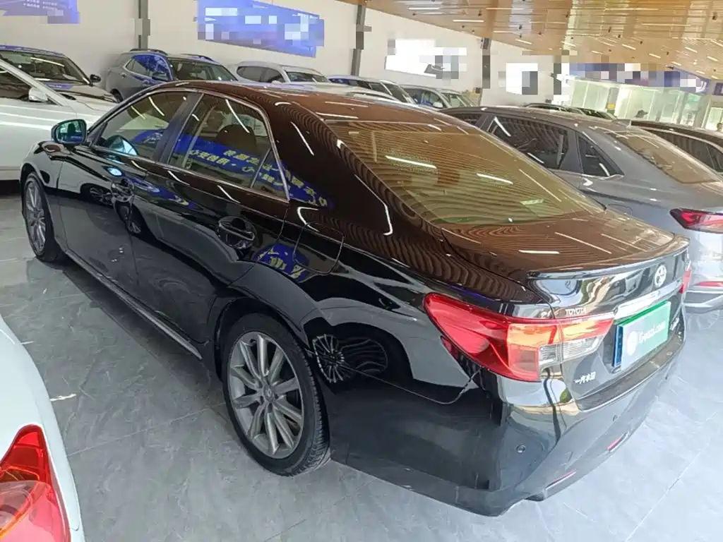 Toyota Reiz — миниатюра 5