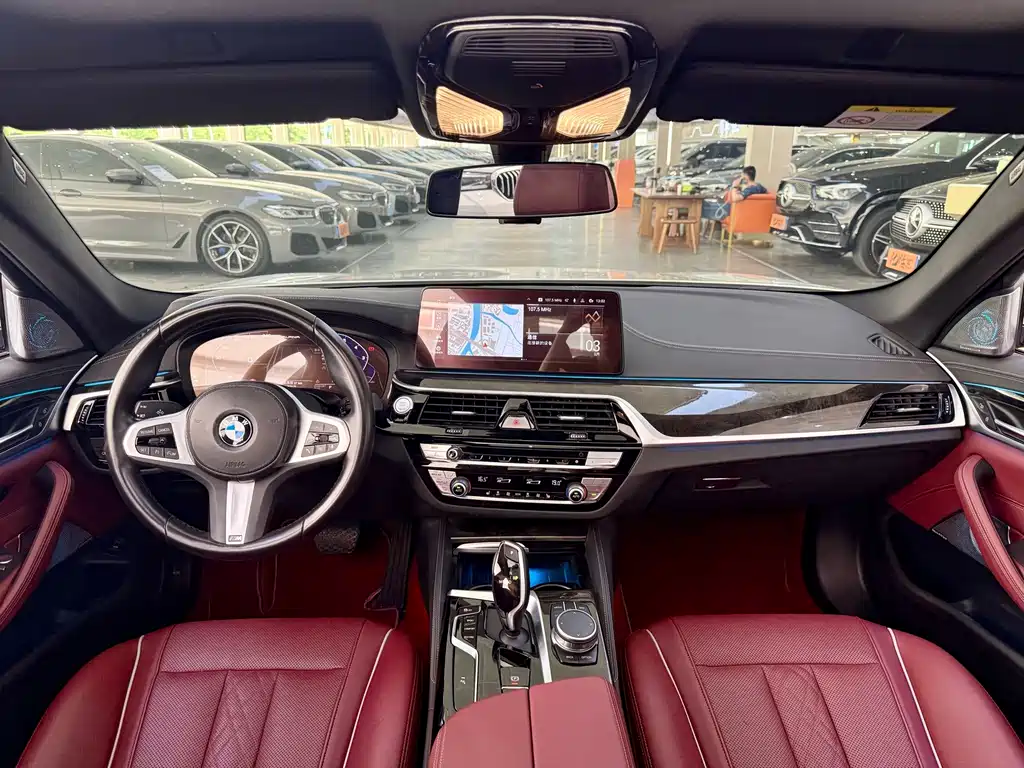 BMW 5 Series — миниатюра 6