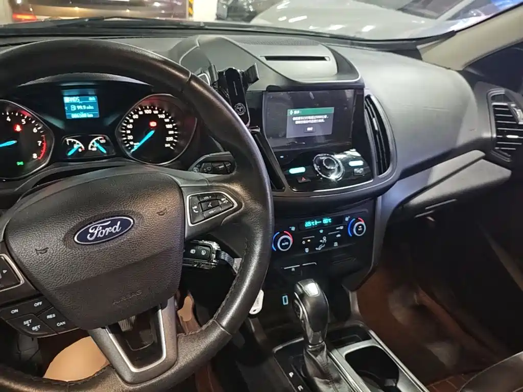 Ford Kuga — миниатюра 10