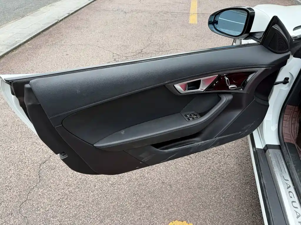 Jaguar F-TYPE — миниатюра 6