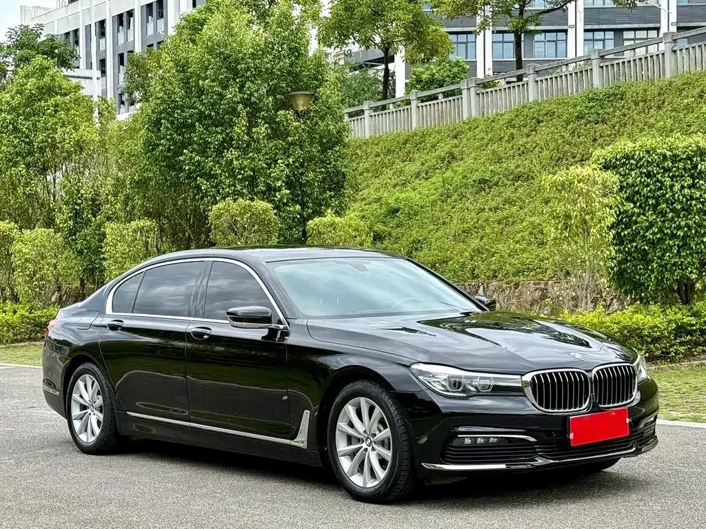BMW 7 Series — миниатюра 3