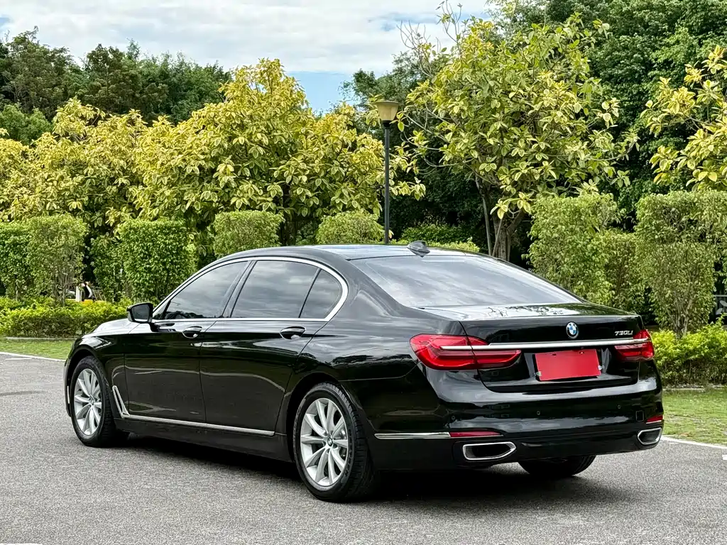 BMW 7 Series — миниатюра 7