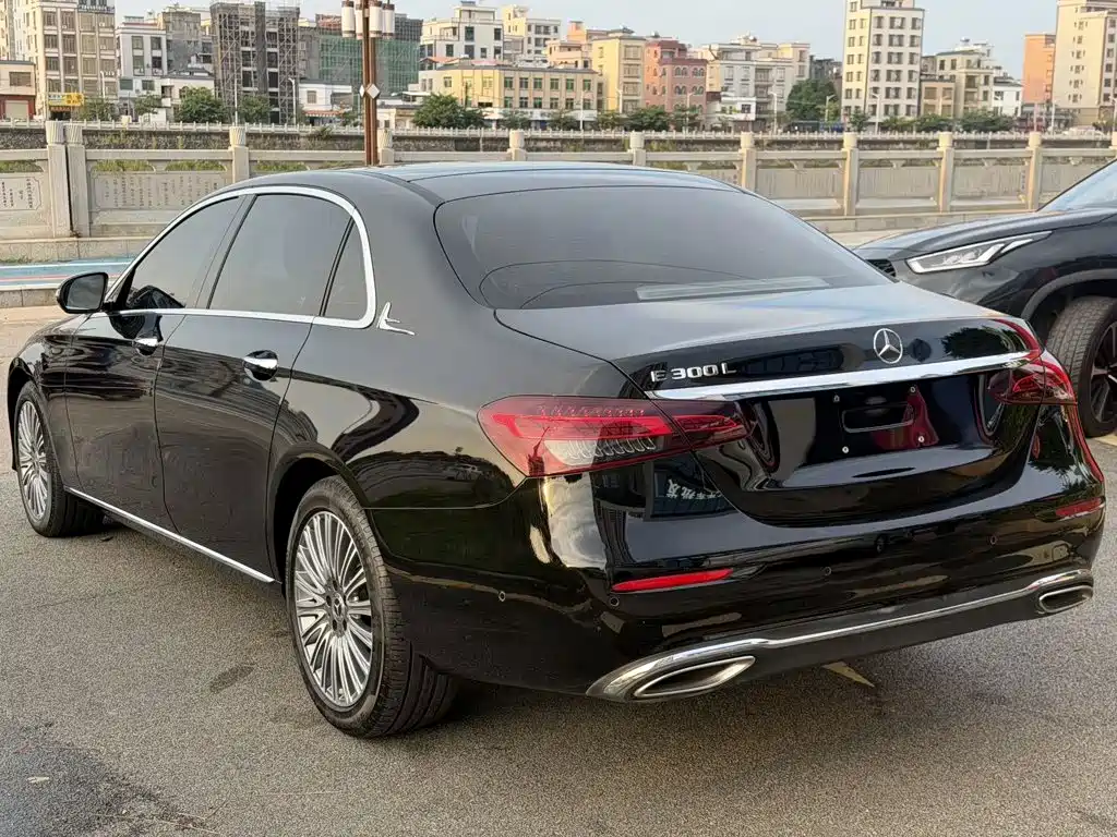Mercedes-Benz E-Class — миниатюра 4