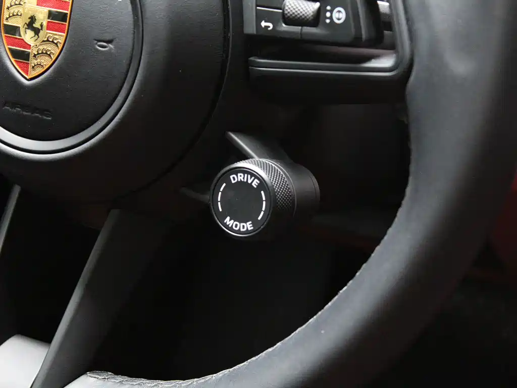 Porsche Cayenne — миниатюра 12
